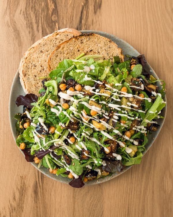 Bowl healthy con verdure e proteine