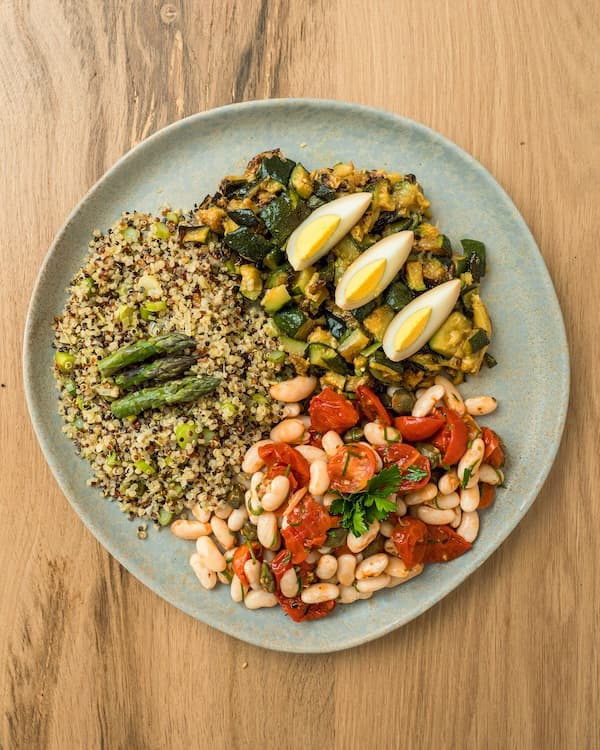 Piatto bilanciato MiAmoro con quinoa, verdure e proteine